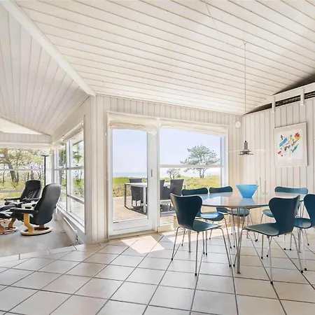 1327 Aakirkeby - Holsteroddevej 15 Nyaraló *