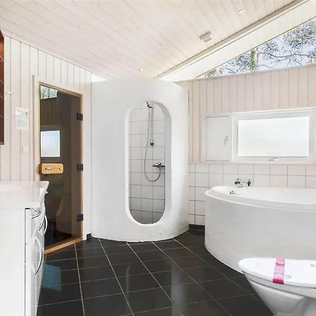 1327 Aakirkeby - Holsteroddevej 15 度假居 *